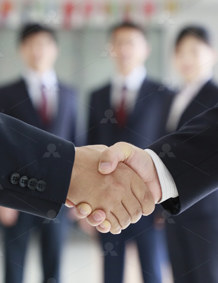 2012年3月20日，黎明重工與整合重組后的9家粉體企業(yè)成功簽約，當(dāng)天共簽售歐版磨粉機(jī)30臺(tái)套，價(jià)值2600余萬元，隨后在8月又先后追加10余臺(tái)，基本囊括了所有粉體設(shè)備的訂單。