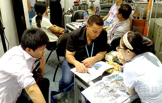 黎明重工科技-前沿技術(shù)點亮2013廣交會